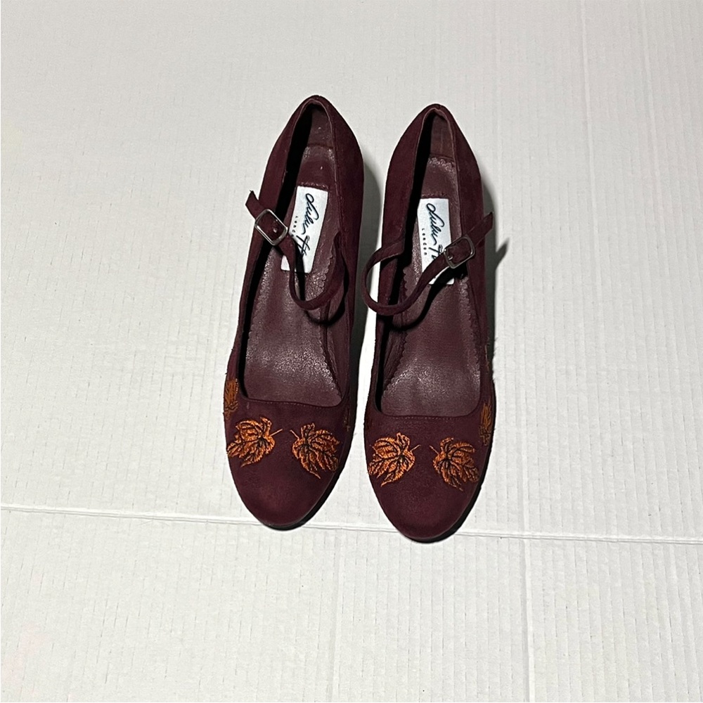 Lulu Hun Lear Embroidered Block Heels - Picture 7 of 15